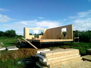 Haus nach Projekt „Ermak“, Siedlung Belavino: Wandmontage