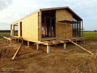 Haus nach Projekt „Barnhouse 84.2“, Dorf Ivantsevo: Fenster und Türen