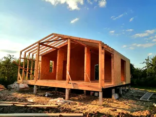 Haus nach Projekt „Barnhouse 53“, SNT „Urroschaj“: Wandmontage