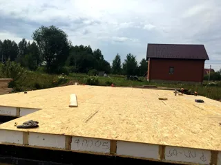 Haus nach Projekt „Forward“, Dorf Sholokhovo: Fundament und Grundrahmen