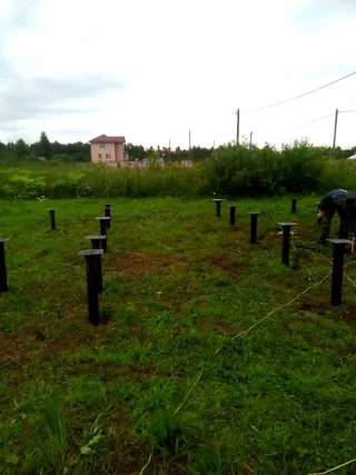 Haus nach Projekt „Ermak“, Siedlung Belavino: Fundament und Grundrahmen