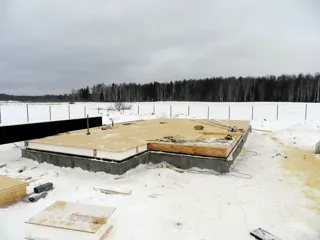 House, “Forvard” design, Olimpiyskaya settlement village: foundation and base framing