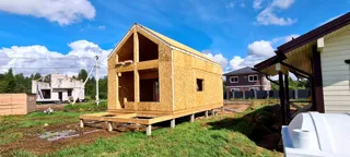 75 m² ev, “Barnhouse Otrazhenie” projesi, Beloostrov kasabası: duvar montajı