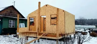 Haus nach Projekt „Neschnost“, Gebiet Iwanowo: Wandmontage