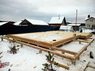 Haus nach individuellem Entwurf, Dorf Kukarino: Boden aus SIP-Paneelen auf Höhe 0