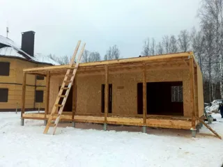 104 m² ev, özel proje, Kostroma bölgesi: teras ve giriş merdiveni