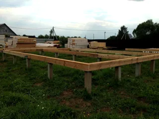 Garage nach Projekt „Saretsche“, Dorf Chirikovo: Fundament und Grundrahmen
