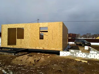Garage nach Projekt „Slawjanka mini + Garage“, Dorf Nazarovo: Wandmontage
