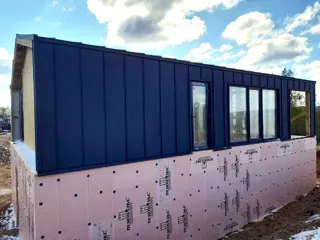 Haus 100 m² nach Projekt „Barnhouse 76.1“, Dorf Izbizhe: Fassadenverkleidung