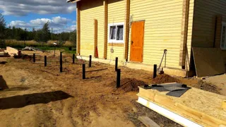Anbau nach individuellem Projekt, Dorf Dumino: Fundament und Grundrahmen