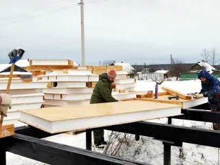 Haus nach Projekt „Sefir“, Dorf Kadnikovo: Fundament und Grundrahmen