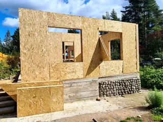 Haus nach individuellem Entwurf, Region Leningrad: Wandmontage