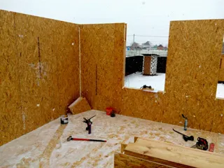 Haus nach Projekt „Sefir“, Siedlung Dubna: Wandmontage