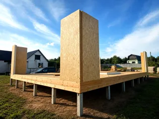 129,55 m² house built to a custom design, Kostroma Region: wall assembly