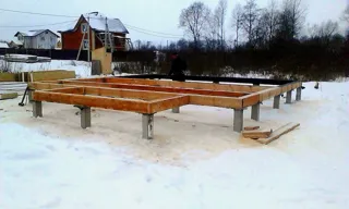 “Elisey” projesine göre ev, Uglich: temel ve alt bağlama kirişi