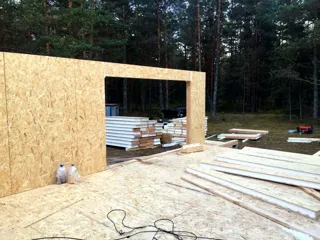 “Barnhouse 110” projesine göre ev, Vidogoshchi köyü: duvar montajı