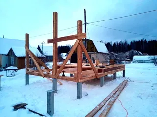 Haus 24 m², Projekt „Nezhnost 3“, SNT „Kolos“: Fundament und Bodenrahmen