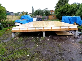 Eingeschossiges Haus nach Projekt „Wiwat“, Rostow Welikij: SIP-Paneel-Boden auf Höhe 0