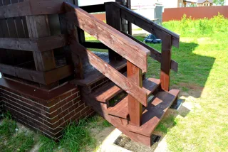 Haus nach Projekt „Fantasija“, Siedlung Plotina: Fassadenverkleidung
