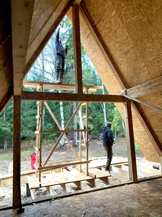 “A-Frame Altay” projesine göre ev, Moskova bölgesi: duvar montajı