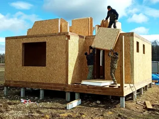 Özel projeye göre 96 m² ev, Konokhovo köyü: duvar montajı
