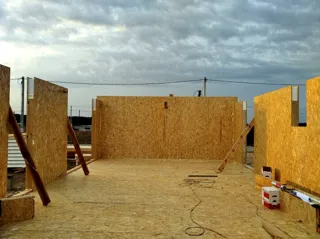 Haus nach Projekt „Mistika - K2.5“, Dorf Zdekhovo: Wandmontage