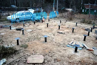Ferienhaus nach Projekt „Alina“, Rajon Iwanowo: Fundament auf Schraubpfählen