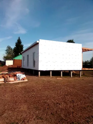 Haus nach Projekt „Mistika - E2.8“, Dorf Kurdumovo: Fassadenverkleidung
