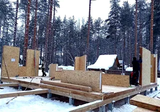 Haus nach individuellem Entwurf, Region Wologda: Wandmontage