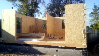 Haus nach individuellem Entwurf, Shuya: Wandmontage