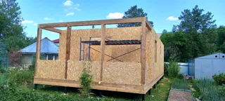 Custom-design house, Rodniki: wall assembly