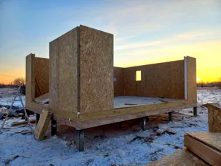 103 m² ev, “Ermak” projesi, Zaluzhe köyü: duvar montajı