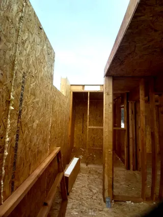 Haus nach Projekt „Sawuschka“, Dorf Khorlovo: Wandmontage
