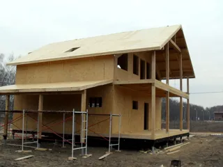 Haus nach Projekt „Sokol“, Region Jaroslawl: Wandmontage