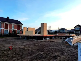 Haus nach individuellem Entwurf, Siedlung Severnyy: Wandmontage