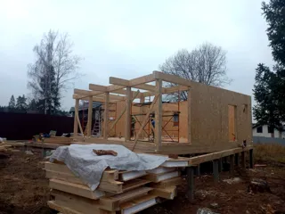 Haus 142 m², individuelles Projekt, Siedlung „Fontainebleau“: Wandmontage