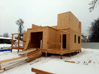 Haus nach individuellem Entwurf, Dorf Yakovlevskoe: Wandmontage