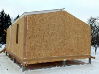Haus nach Projekt „Barnhouse 45“, SNT „Fortschritt“: Wandmontage