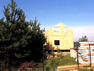 Haus nach Projekt „Alfa“, Dorf Bor: Wandmontage