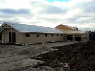 Haus nach Projekt „Barskoe pomeste“, Gebiet Kostroma: Wandmontage
