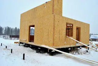 Haus nach Projekt „Sefir“, Dorf Kadnikovo: Wandmontage