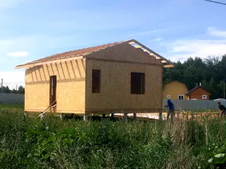 58 m² ev, “Slavyanskiy Skit” projesi, Alabukhino köyü: duvar montajı