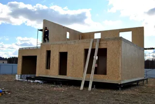 Haus nach Projekt „Slawjanka mini + Garage“, Siedlung Tunoshna: Wandmontage