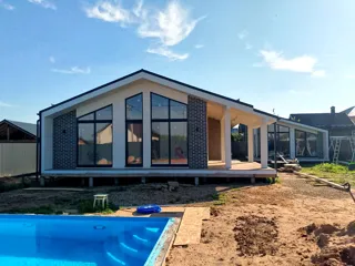 Haus nach individuellem Entwurf, Dorf Kukarino: fertiges Gebäude