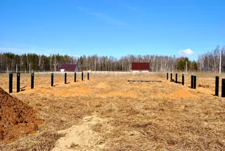 Haus nach Projekt „Slawjanka mini + Garage“, Siedlung Tunoshna: Fundament und Grundrahmen