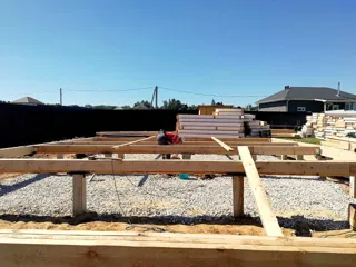 Haus nach Projekt „Jessentuki 7.5x7.5“, Dorf Rastunovo: Fundament und Grundrahmen
