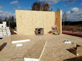 Haus nach Projekt „Mistika - E2.8“, Dorf Novoe: Wandmontage