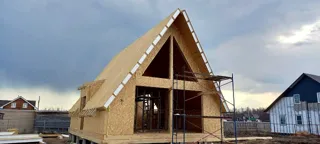 Custom-design house, Pavlikovo village: roofing