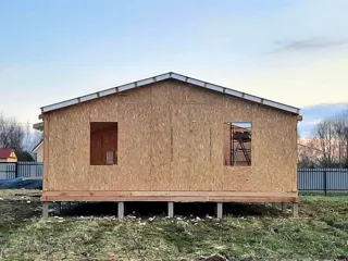 Haus nach Projekt „Barnhouse 76.1“, Rybinsk: Wandmontage