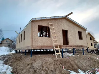Özel projeye göre 126,4 m² ev, Ukhta: duvar montajı
